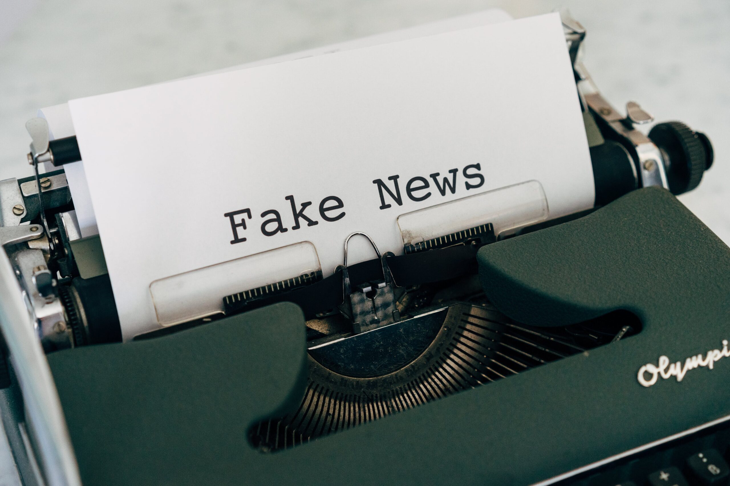 Internationale Medienvertreter verpflichten sich, gegen Fehlinformationen (‘Fake News’) vorzugehen